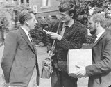 Beeldvergroting: 1964 - v.l.n.r. Boer Koekoek, Uitlaat\'s Wim de Bie met NAGRA, Jan Nagel