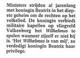 Beeldvergroting: Beatrix claimt het Wilhelmus (bron: de Volkskrant / Bieslog)
