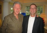 Beeldvergroting: Bill Clinton en
                                Siegfried Woldhek
